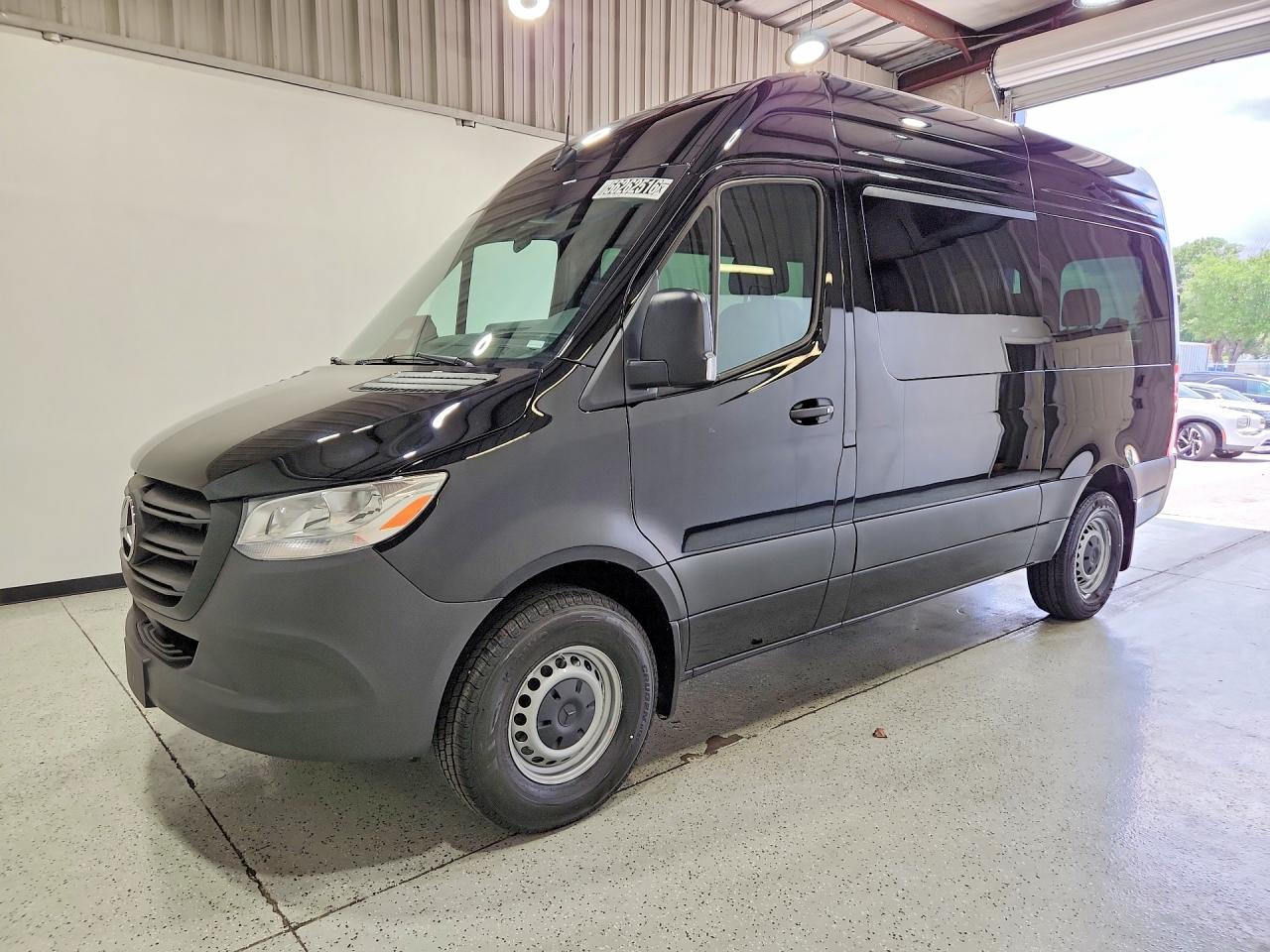 Salvage Mercedes-Benz Sprinter Image