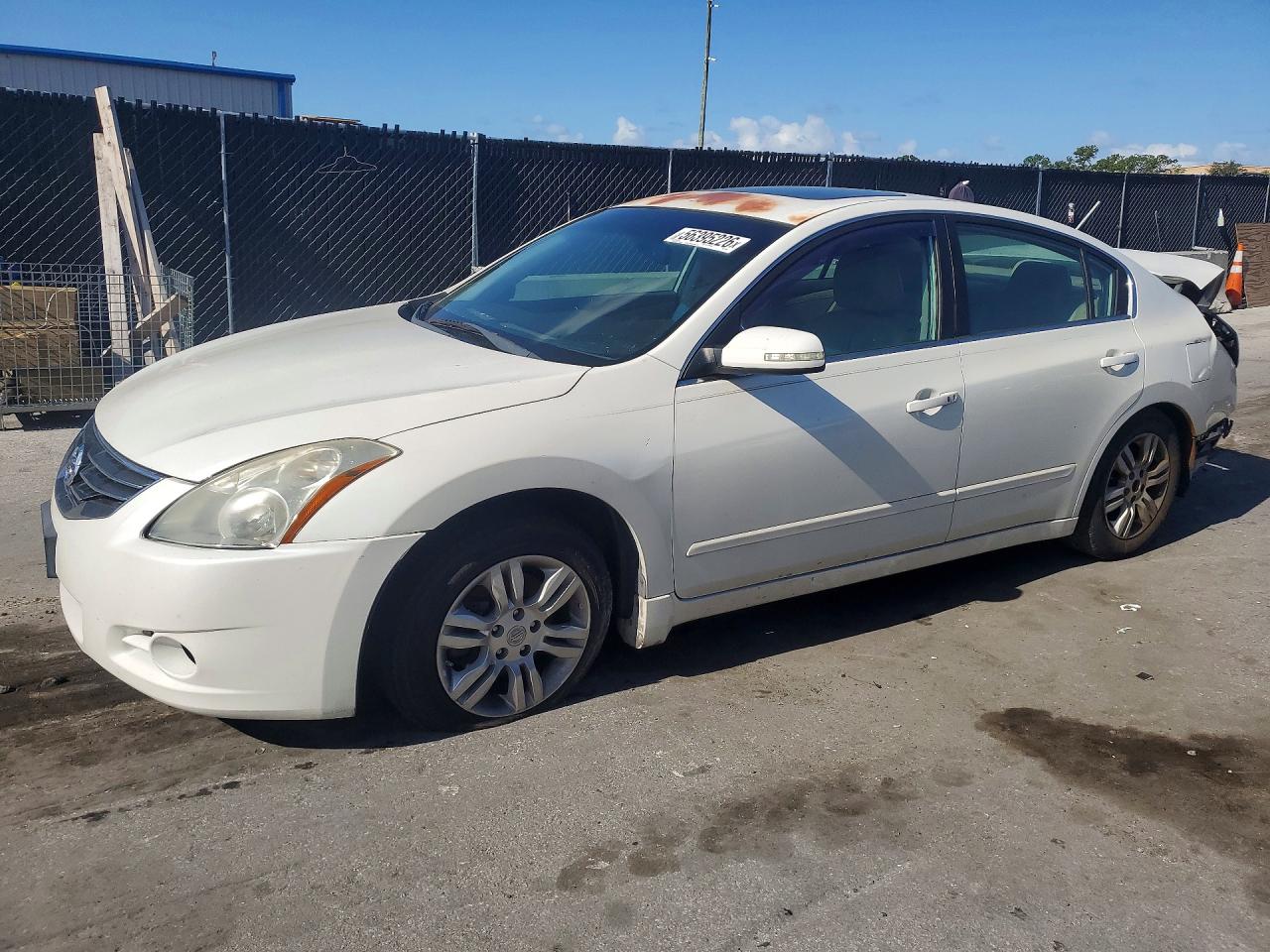 Salvage Nissan Altima Image