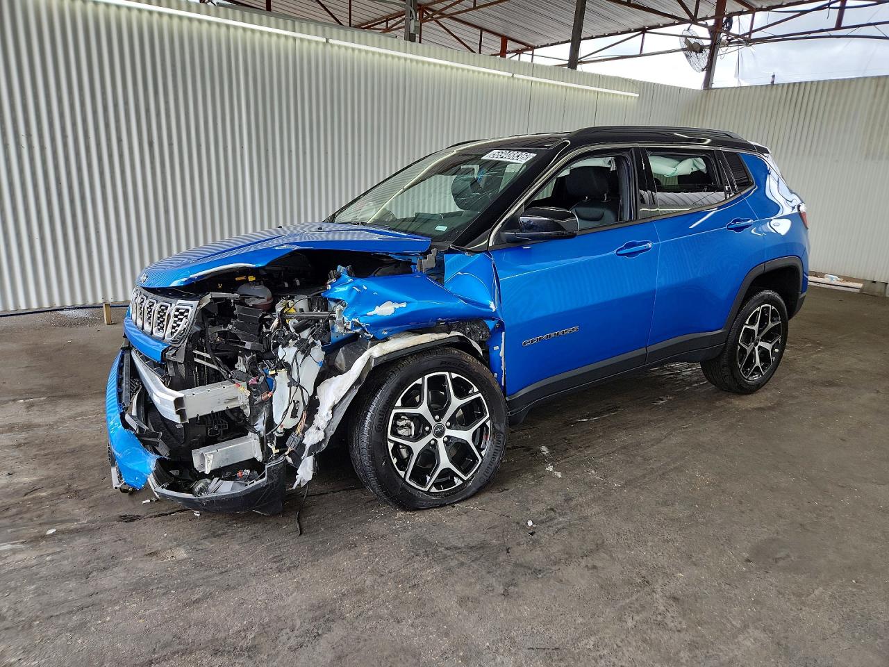 Salvage Jeep Compass Image