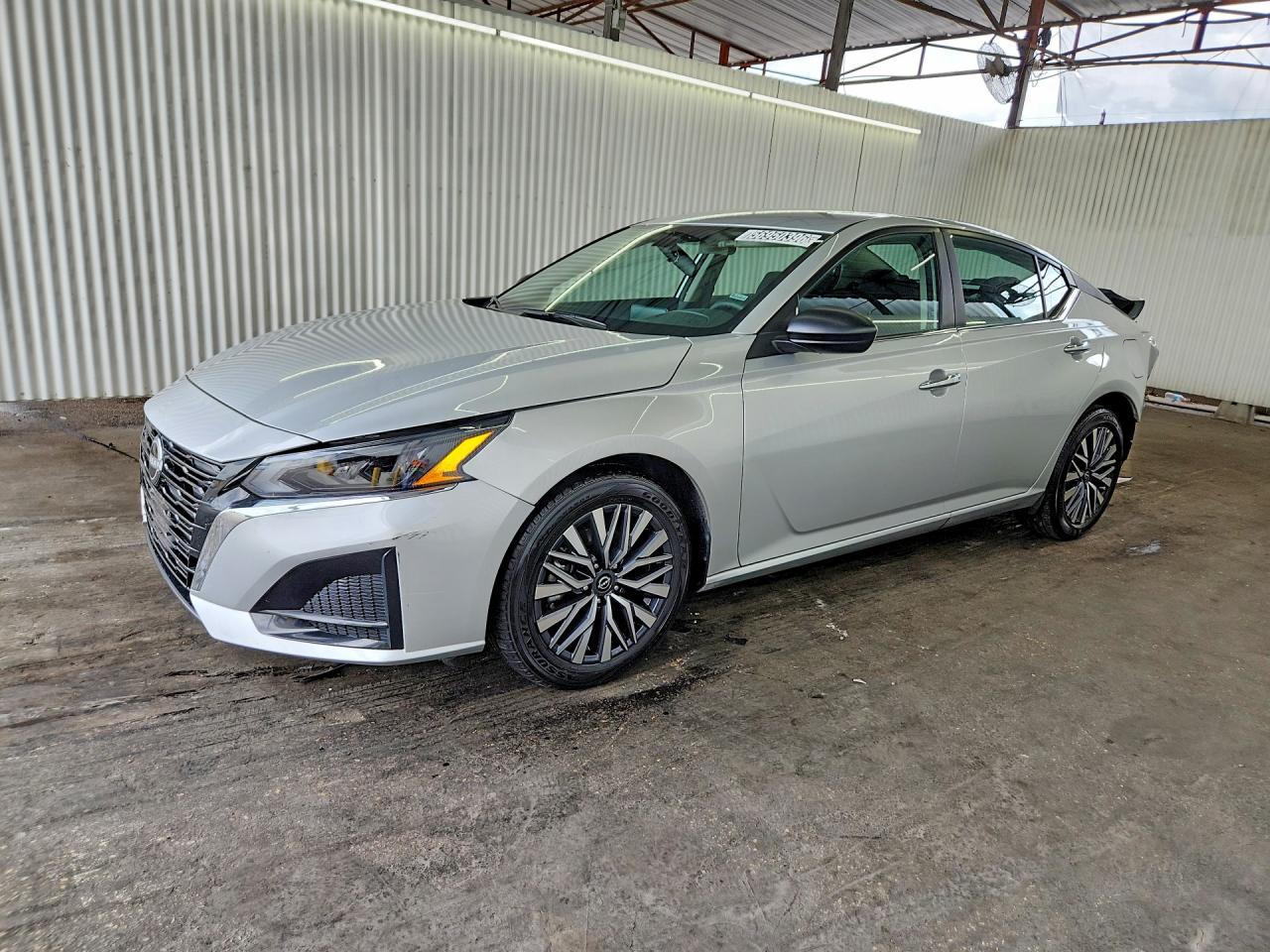 Salvage Nissan Altima Image
