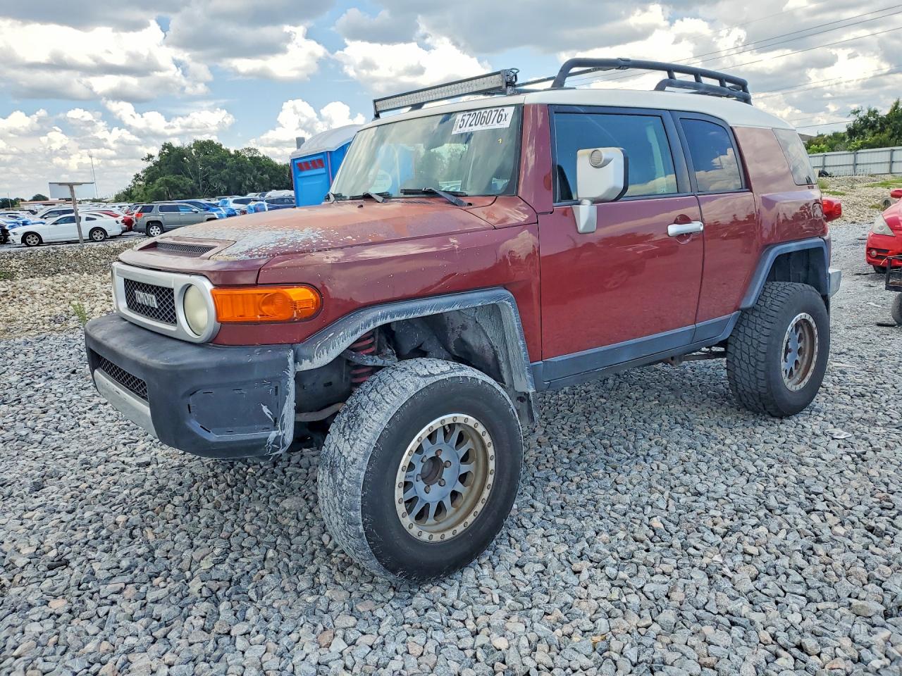 Salvage Toyota FJ Cruiser Image