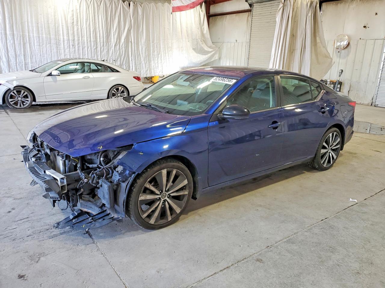 Salvage Nissan Altima Image