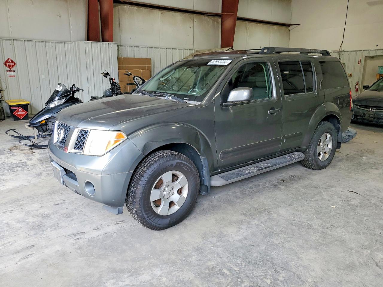 Salvage Nissan Pathfinder Image