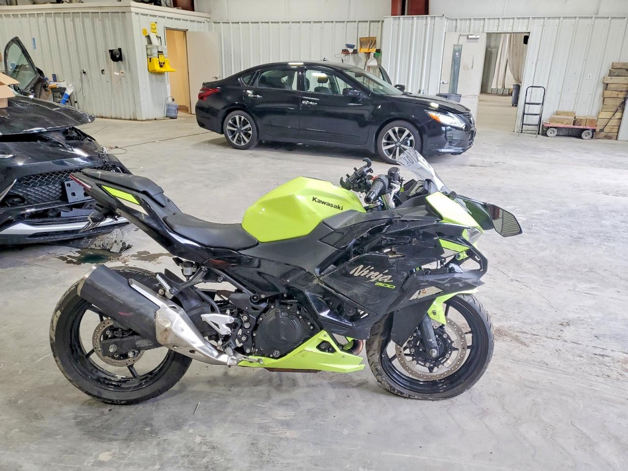 Salvage Kawasaki Ninja 500 Image