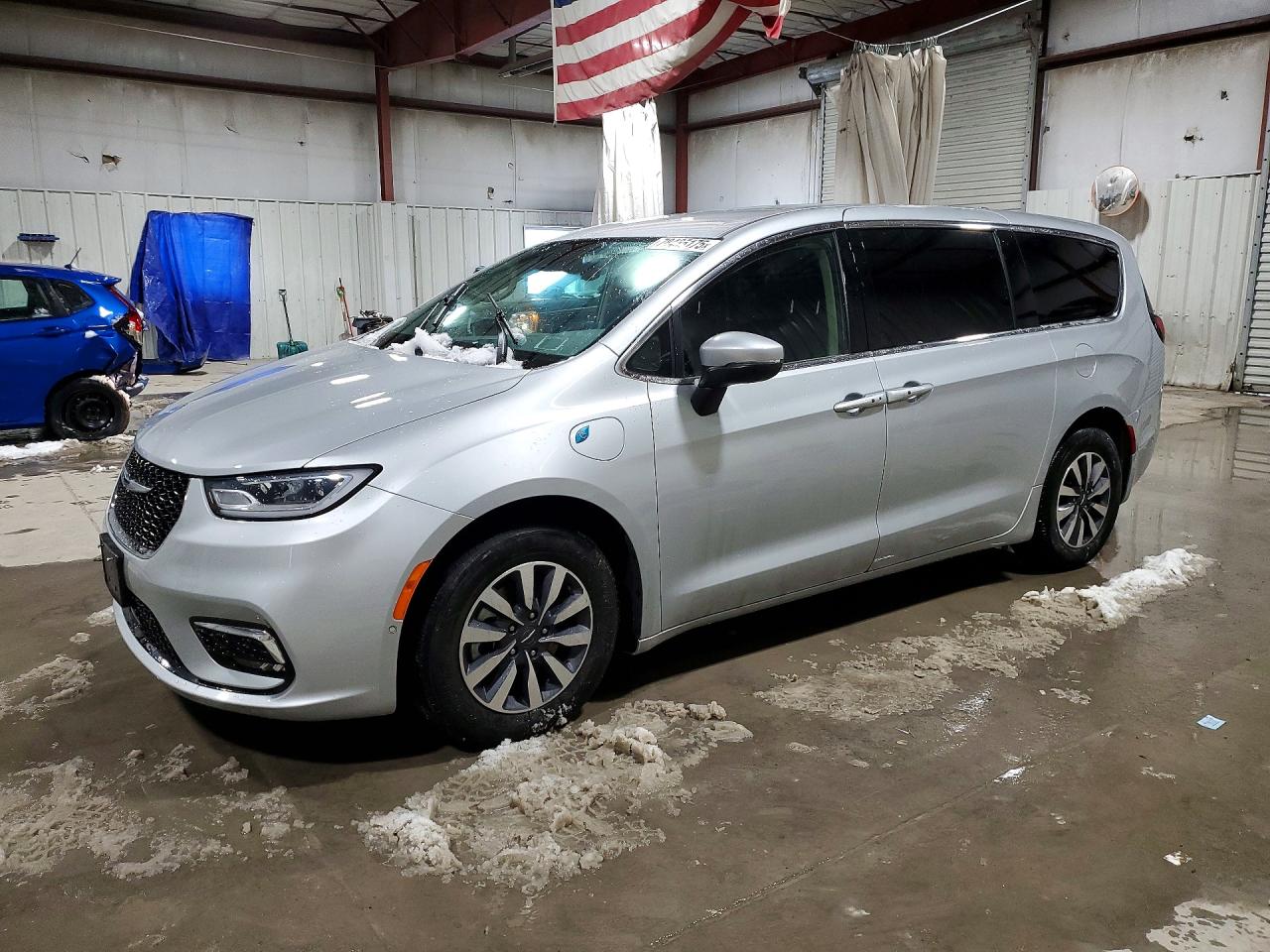 Salvage Chrysler Pacifica Image