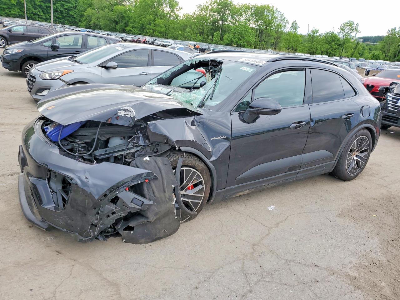 Salvage Porsche Macan Image