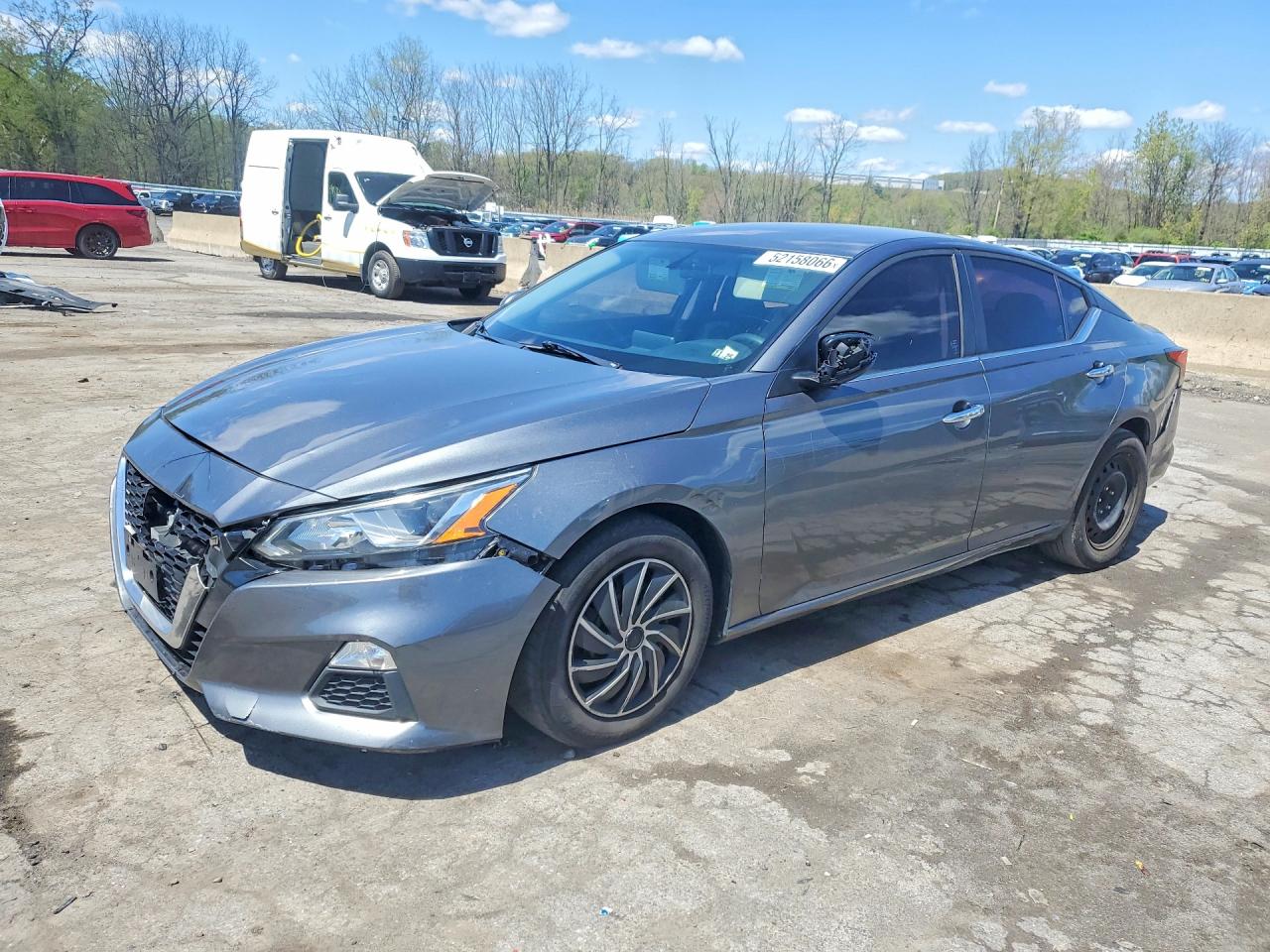 Salvage Nissan Altima Image