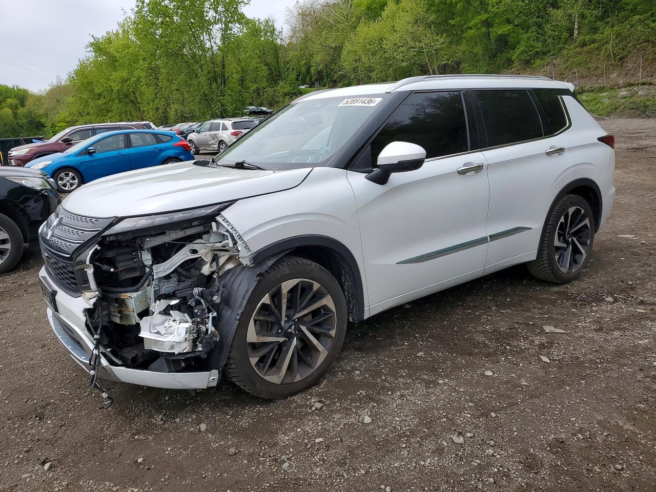 Salvage Mitsubishi Outlander Image