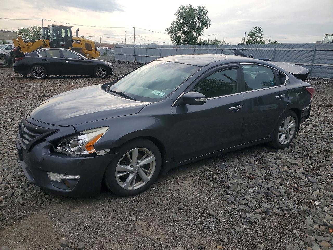 Salvage Nissan Altima Image