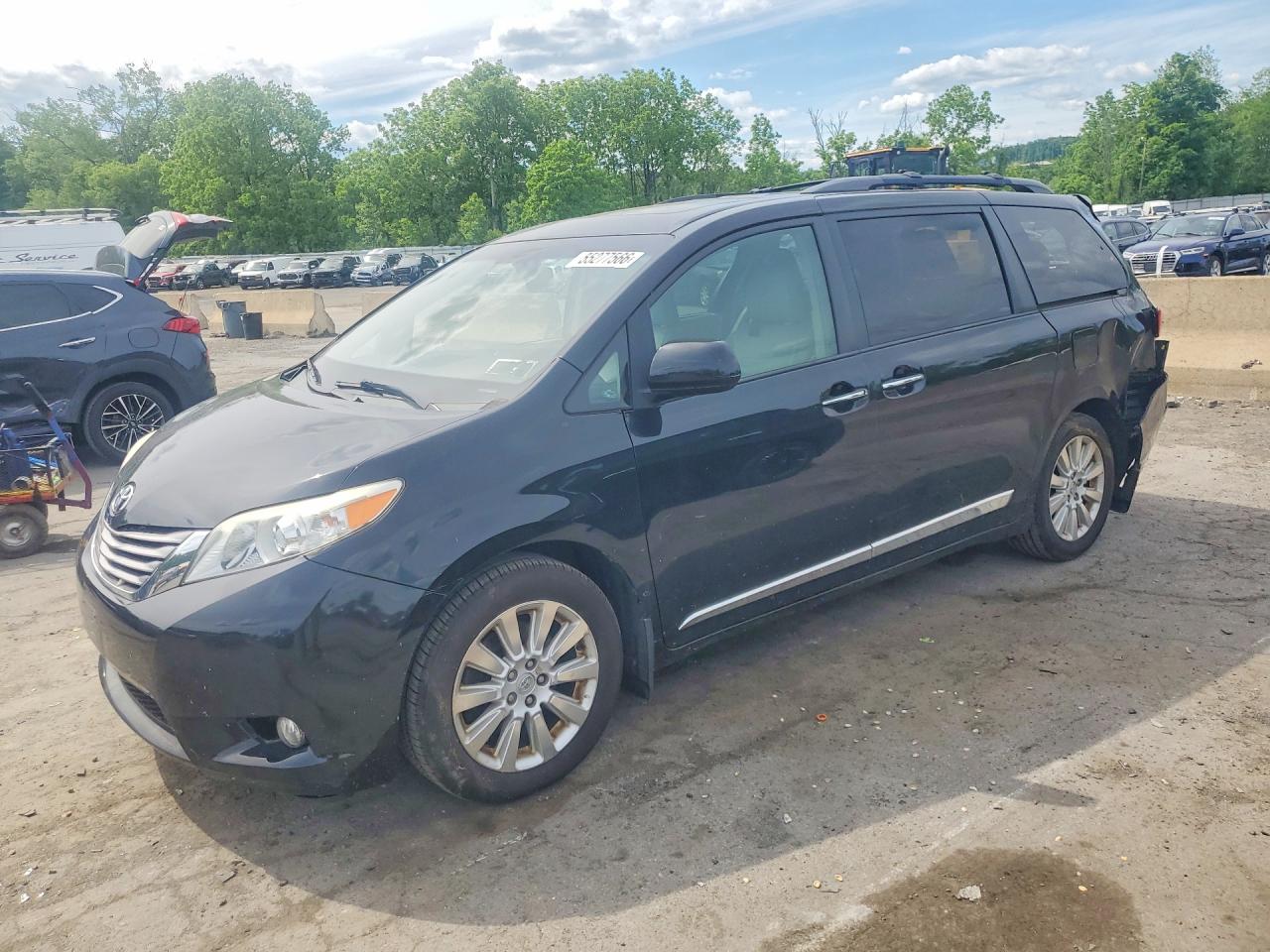 Salvage Toyota Sienna Image