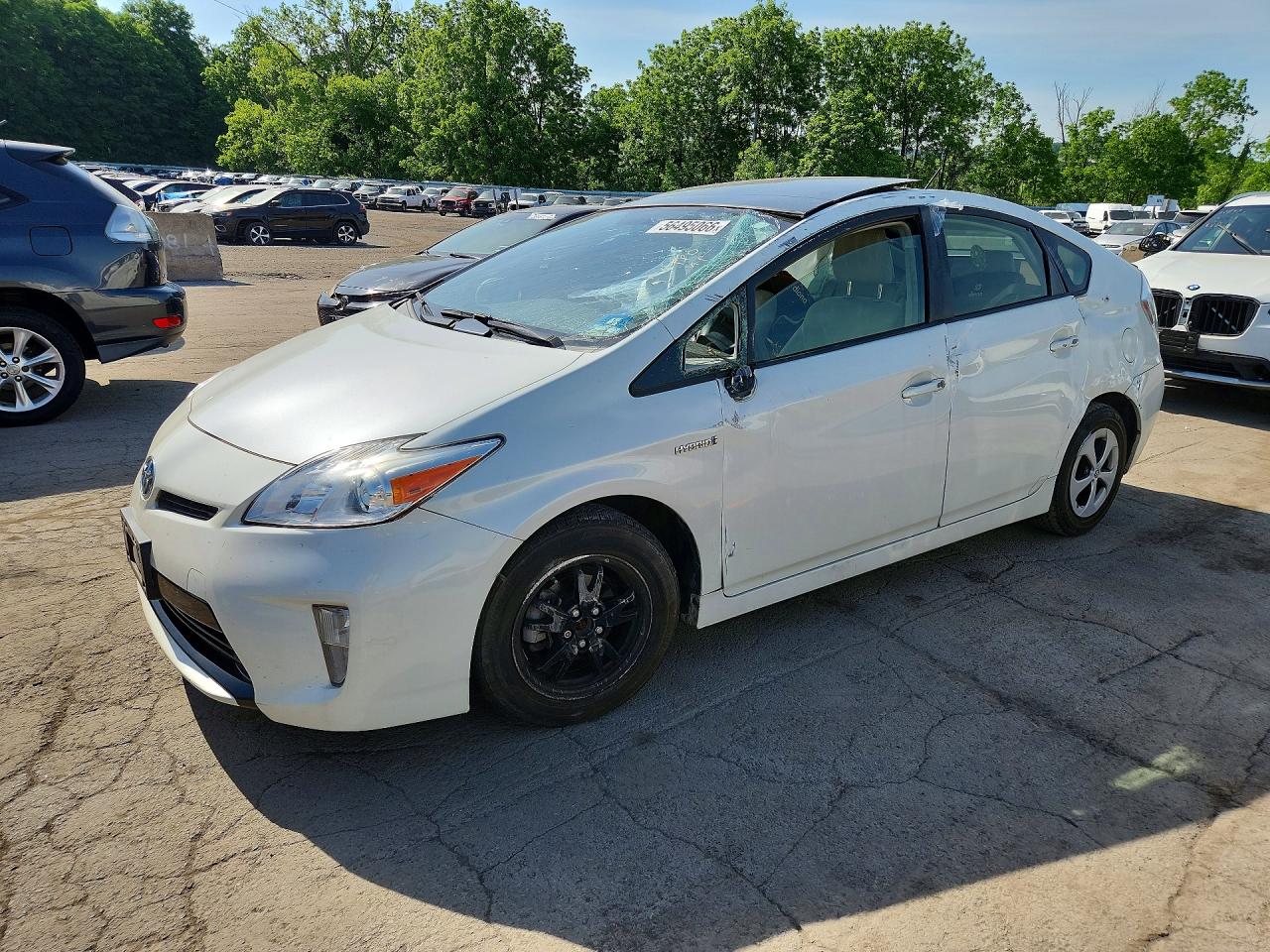 Salvage Toyota Prius Image