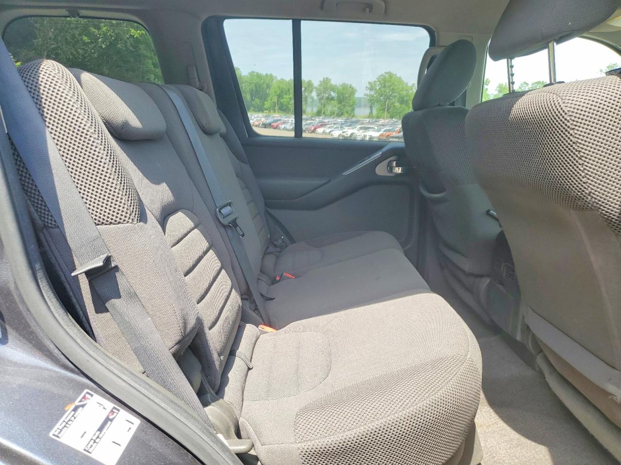 Nissan Pathfinder S