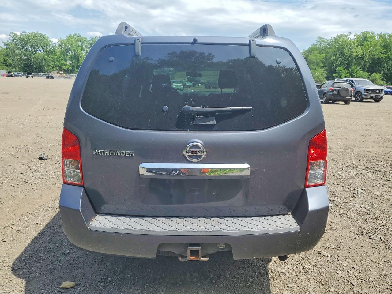 Nissan Pathfinder S