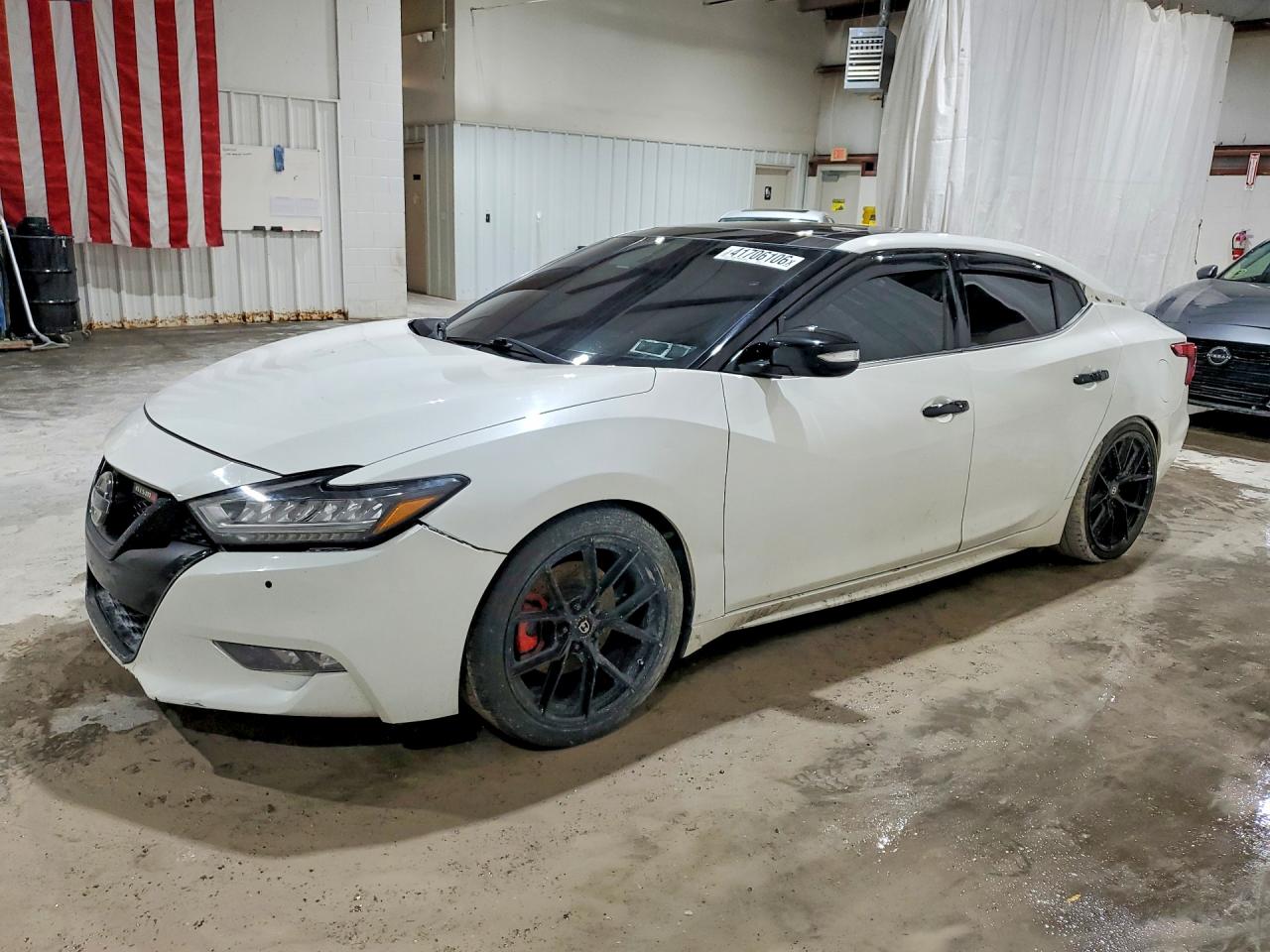 Salvage Nissan Maxima Image