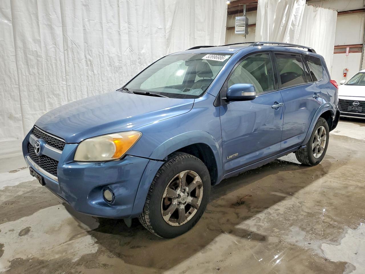 Salvage Toyota RAV4 Image