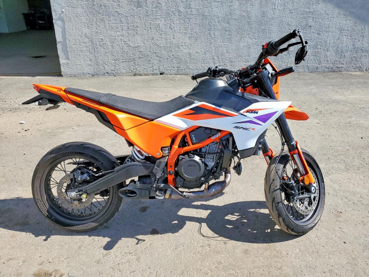 Salvage KTM Motorcycle Image