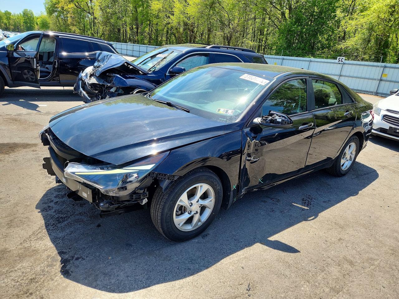 Salvage Hyundai ELANTRA Image