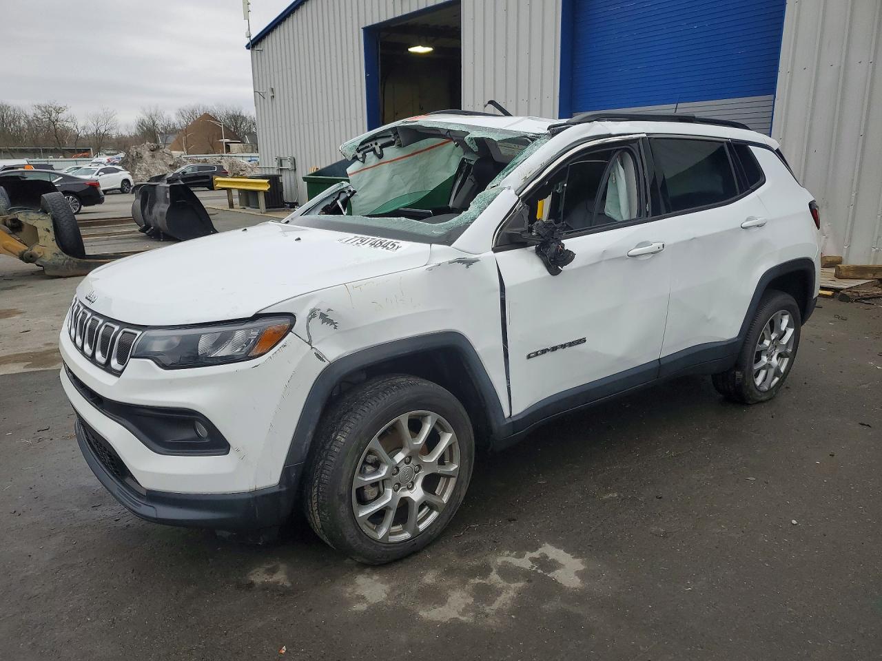 Salvage Jeep Compass Image