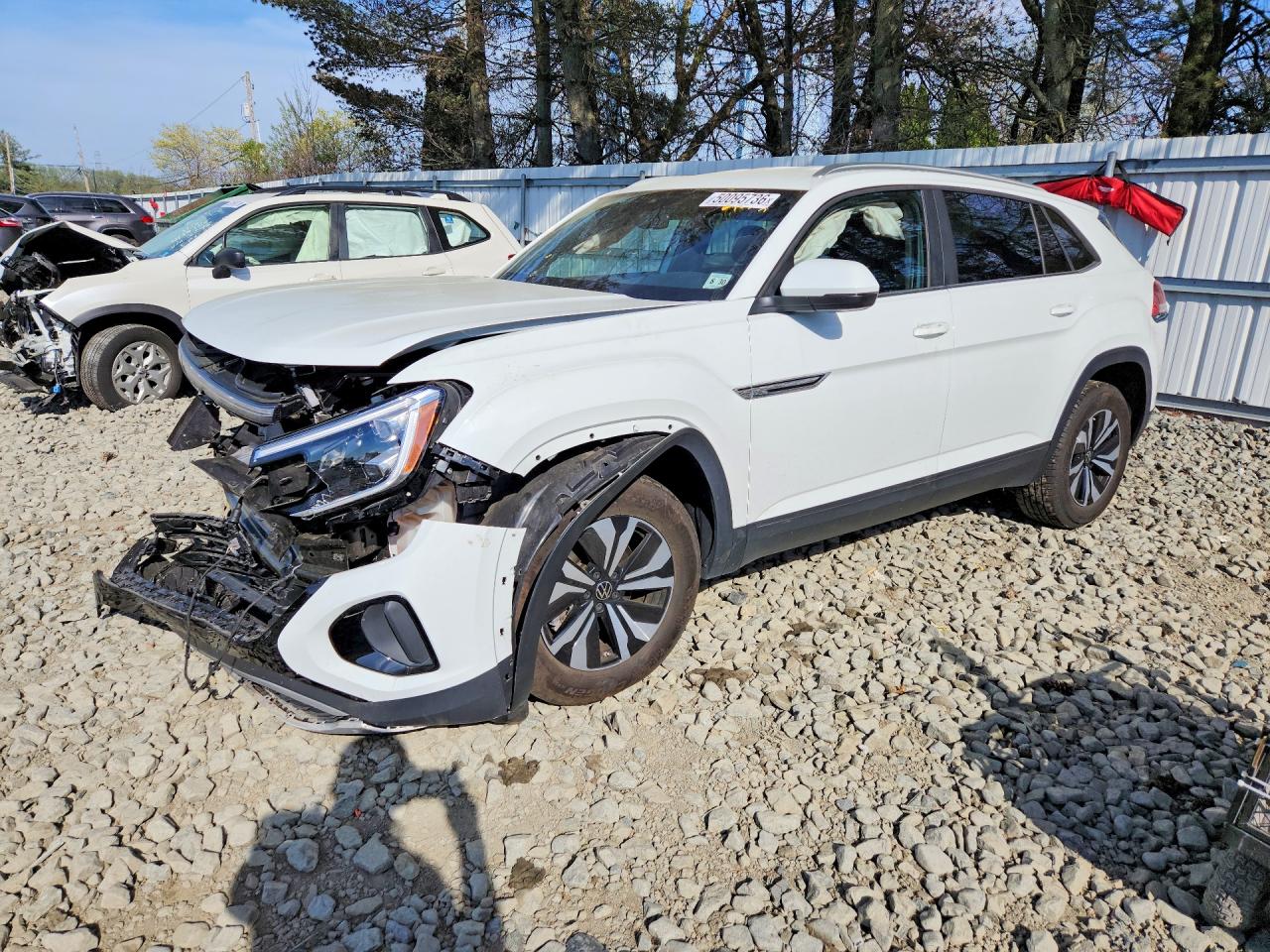 Salvage Volkswagen Atlas Image