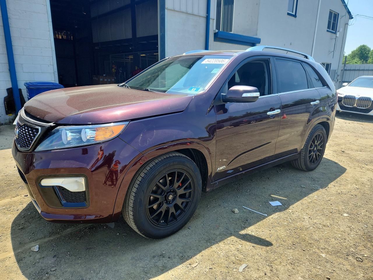 Salvage Kia Sorento Image