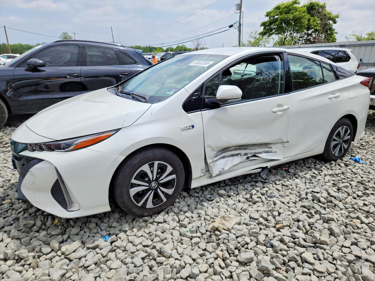 Salvage Toyota Prius Image