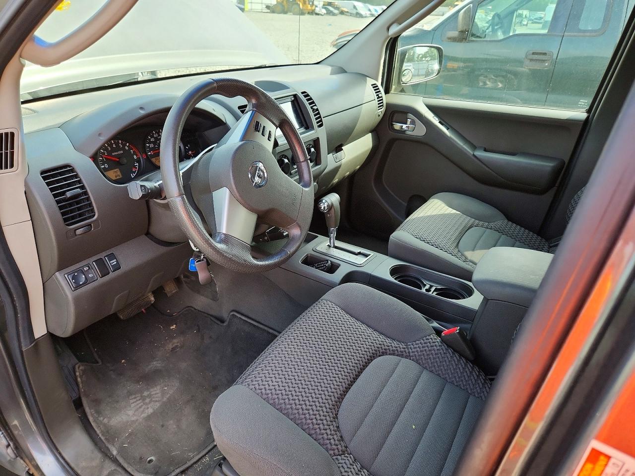 Nissan Frontier Se V6
