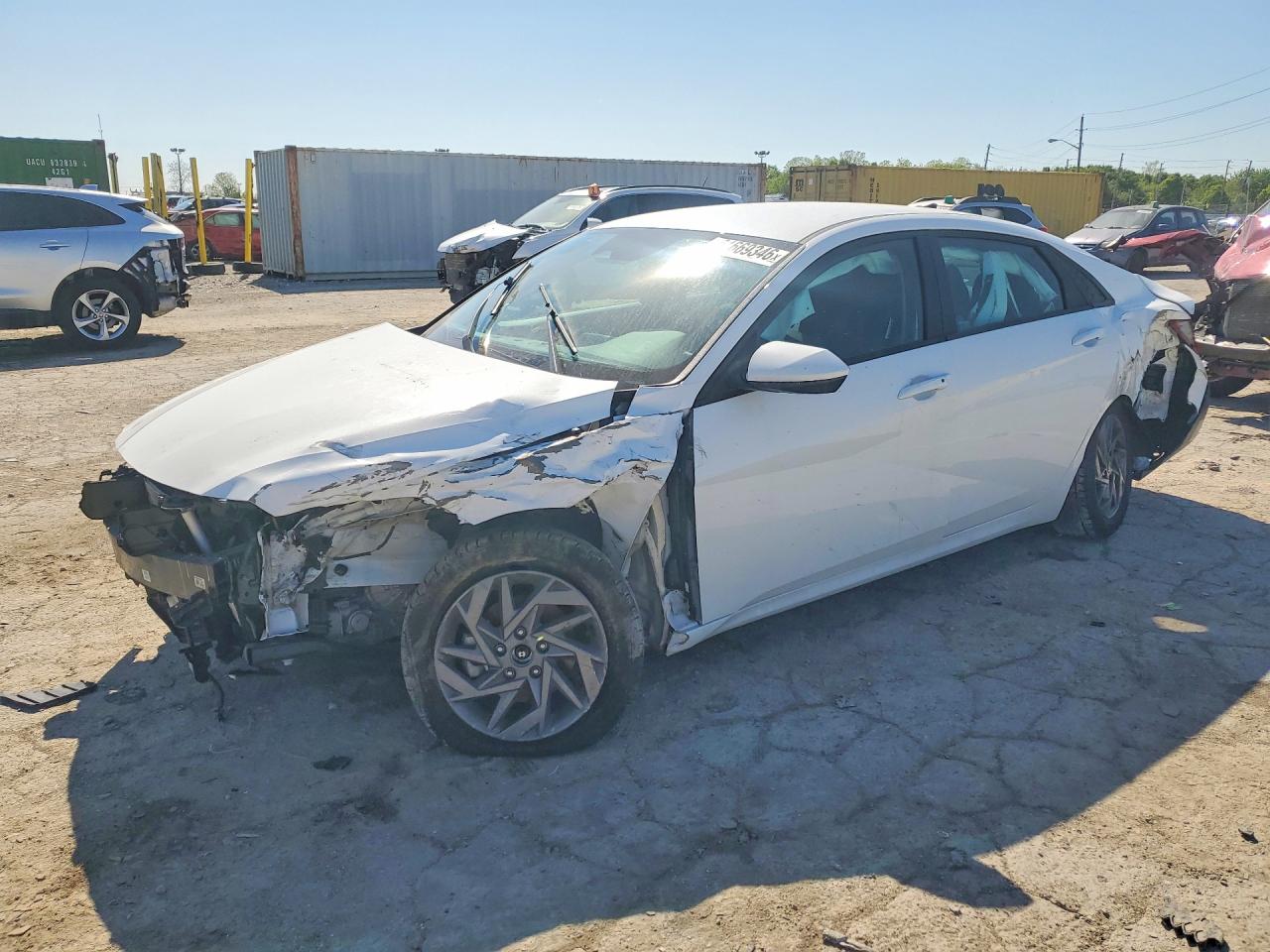 Salvage Hyundai ELANTRA Image