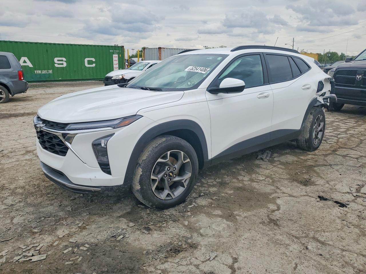 Salvage Chevrolet Trax Image
