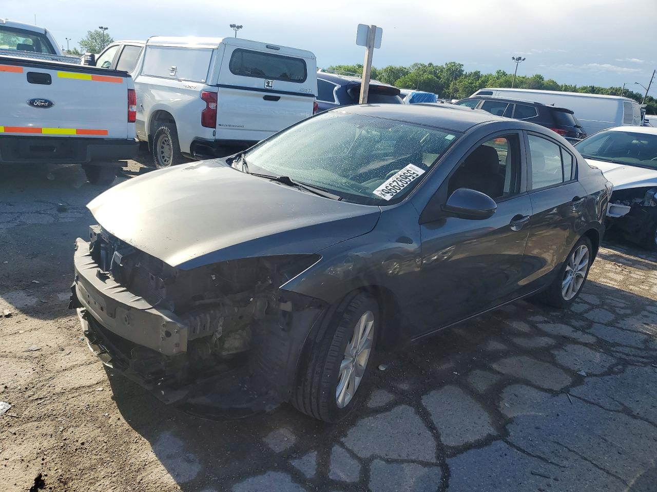 Salvage Mazda Mazda3 Image