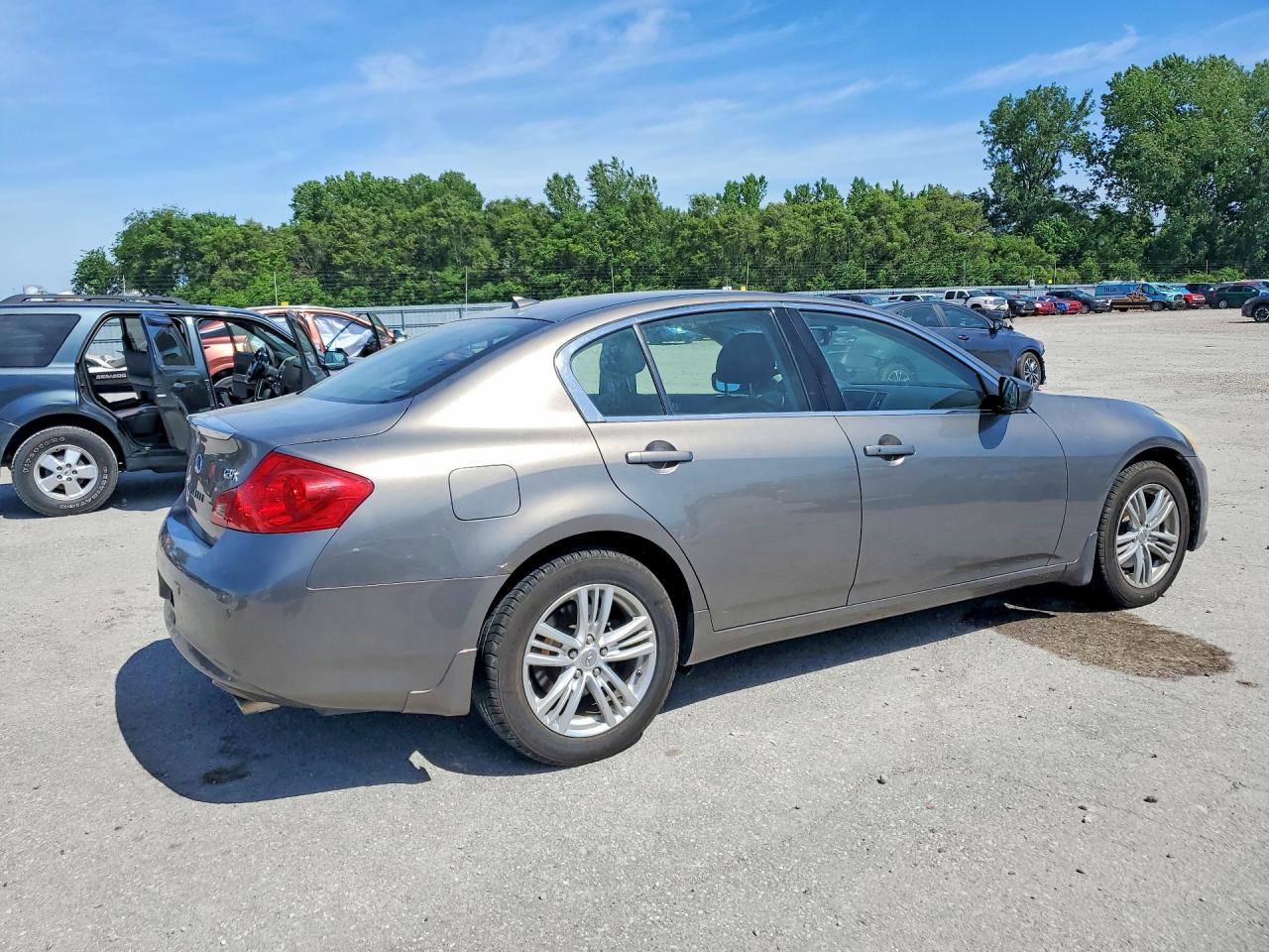 INFINITI G37 X