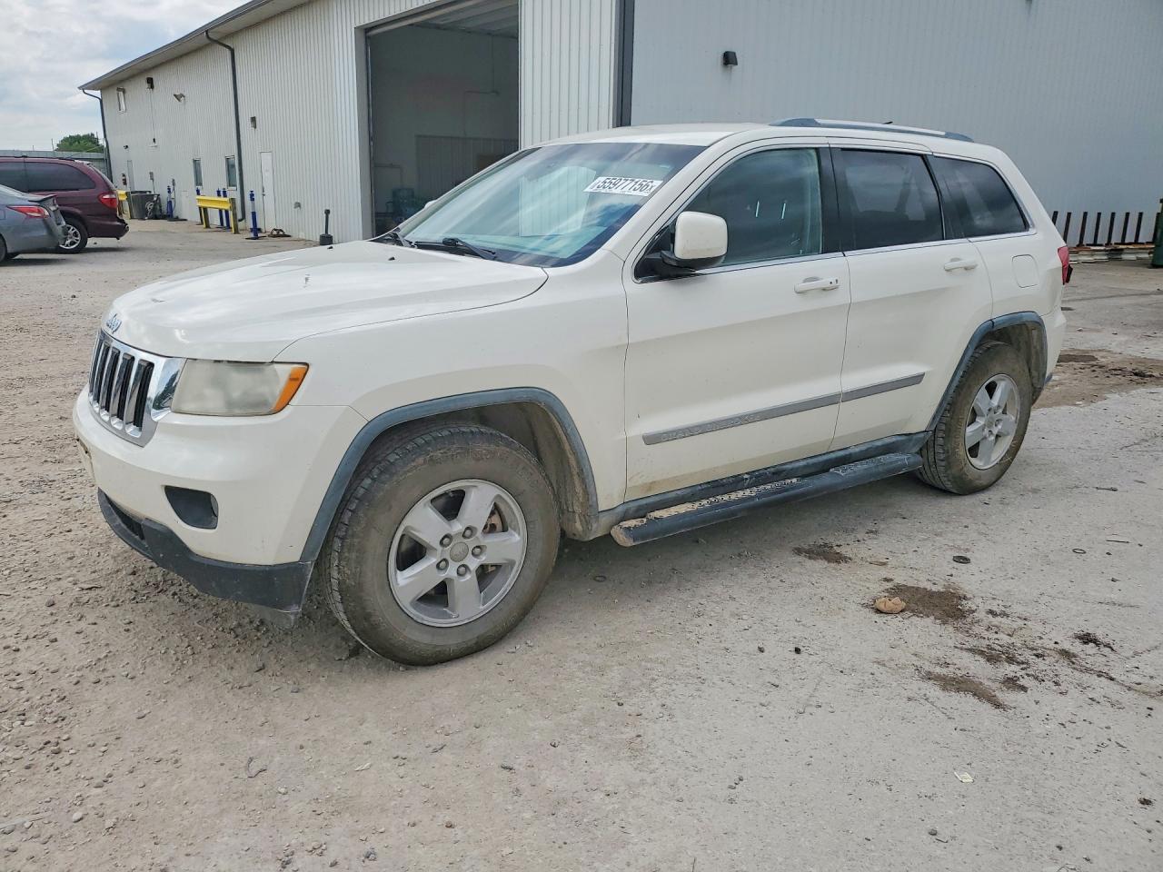 Salvage Jeep Cherokee Image