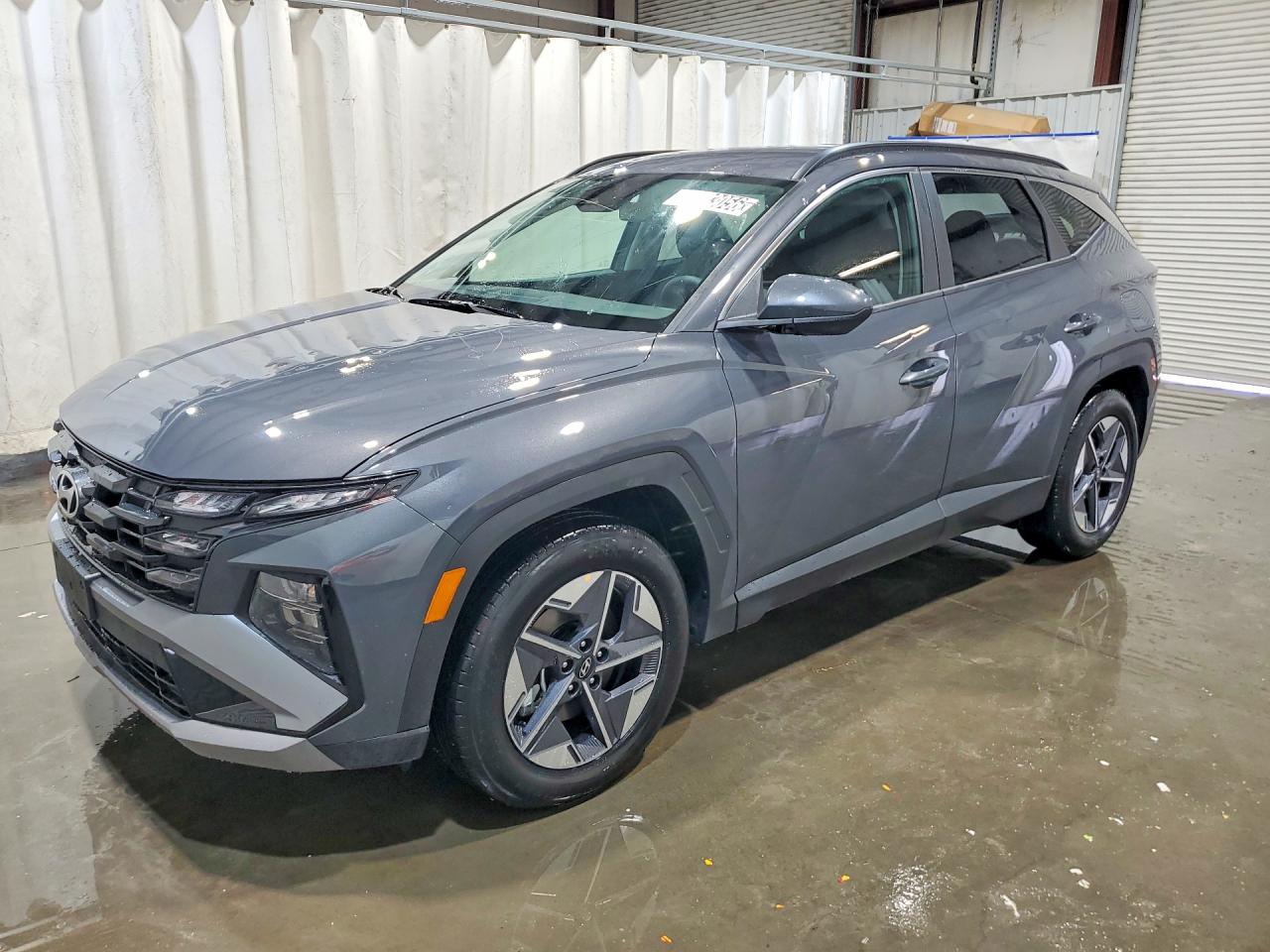Salvage Hyundai TUCSON Image