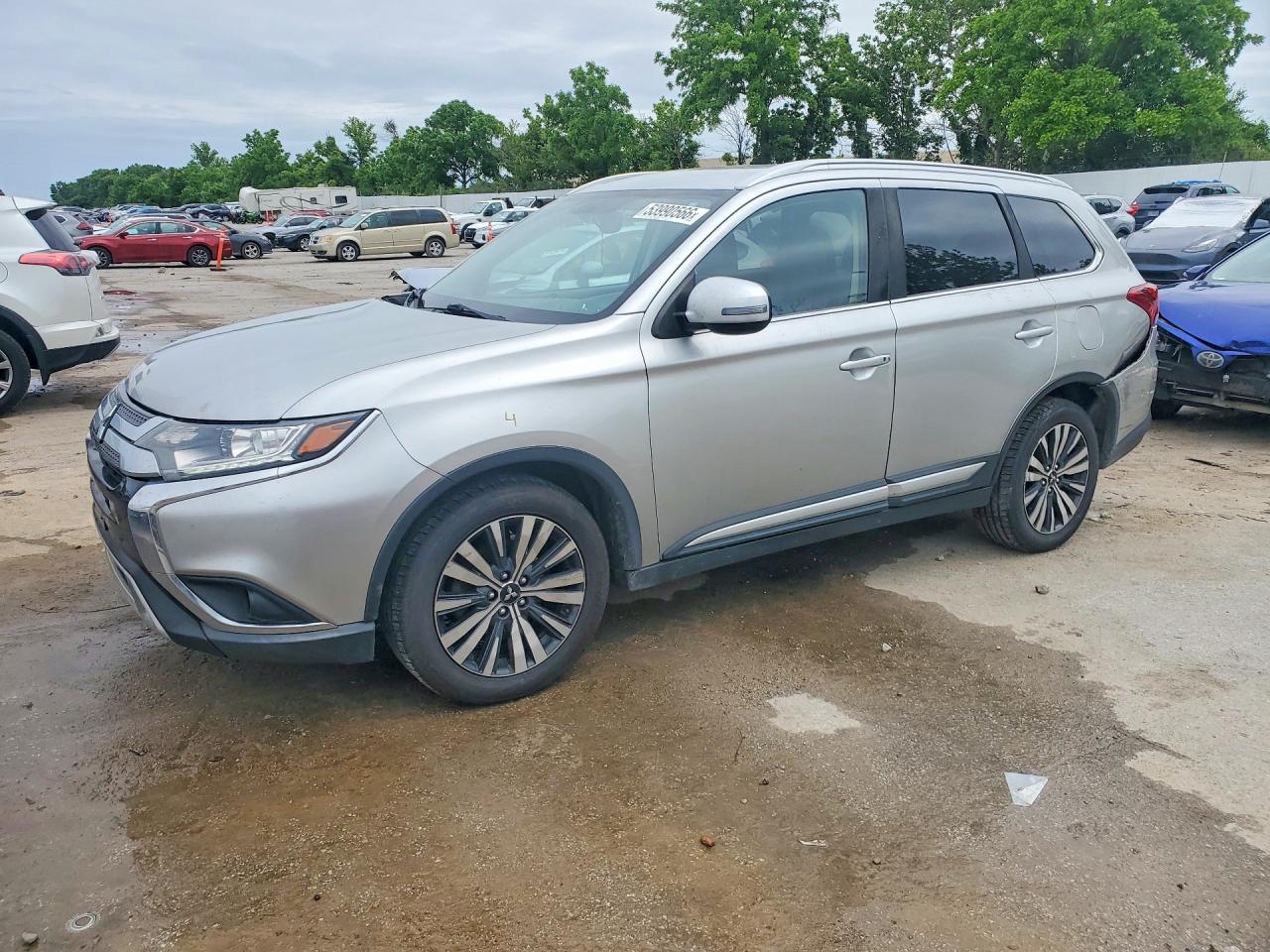Salvage Mitsubishi Outlander Image