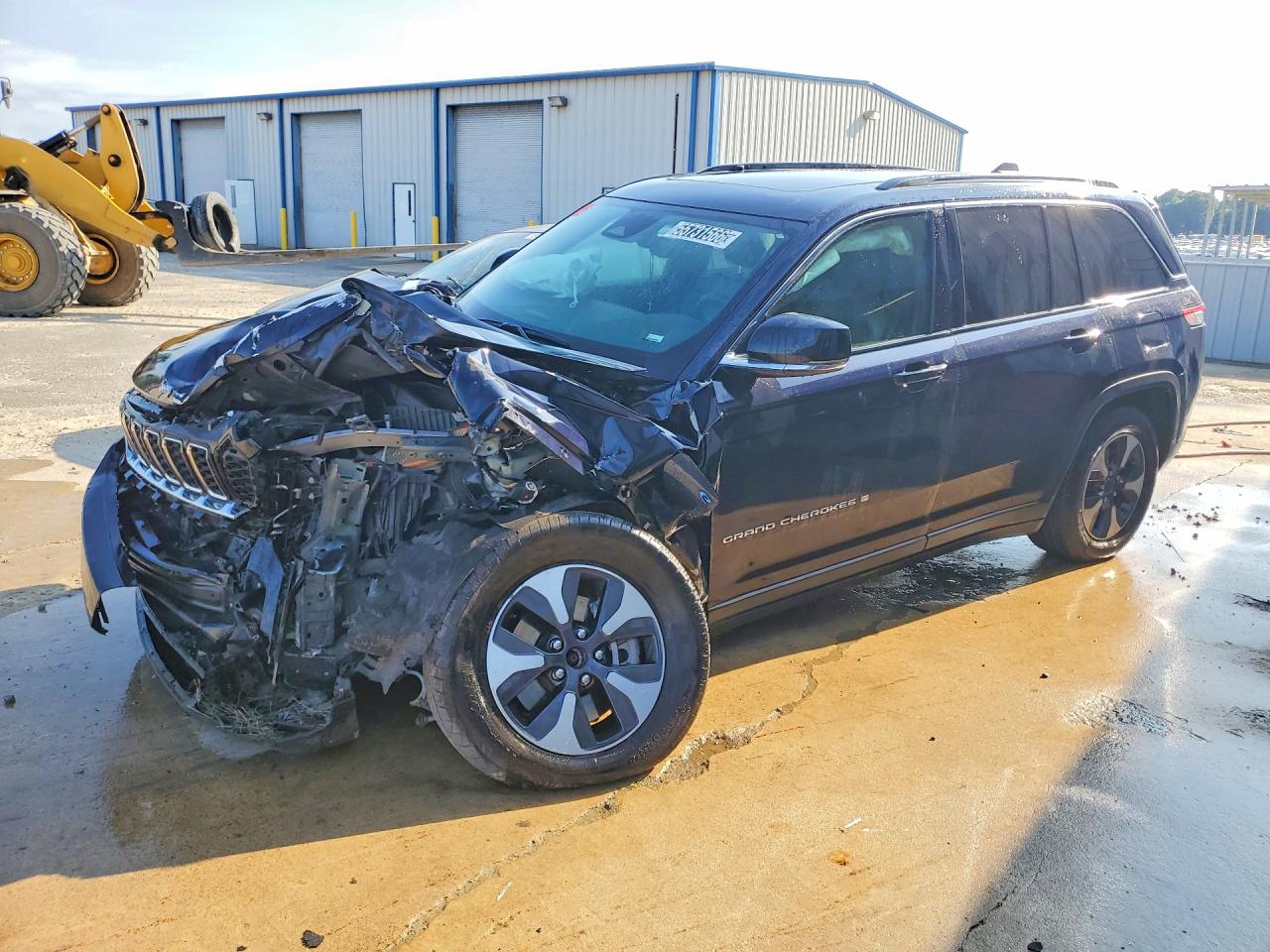 Salvage Jeep Grand Cherokee Image