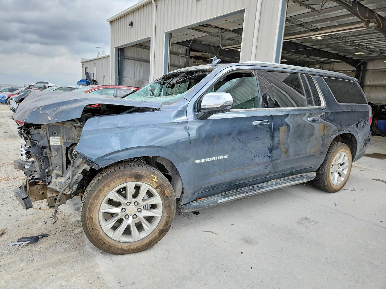 Salvage Ch Suburban Image