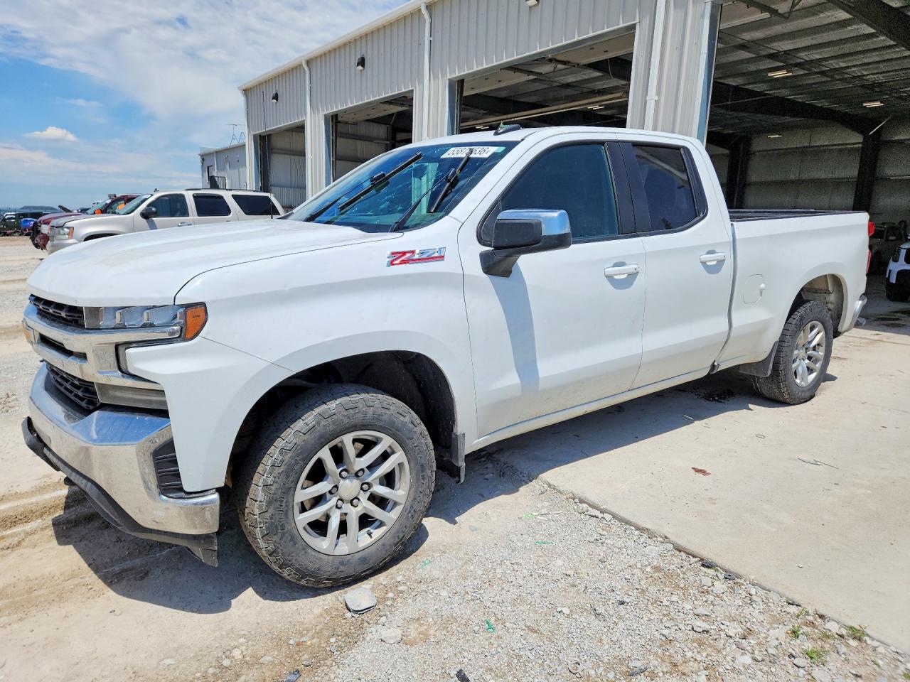 Salvage Chevrolet Silverado Image