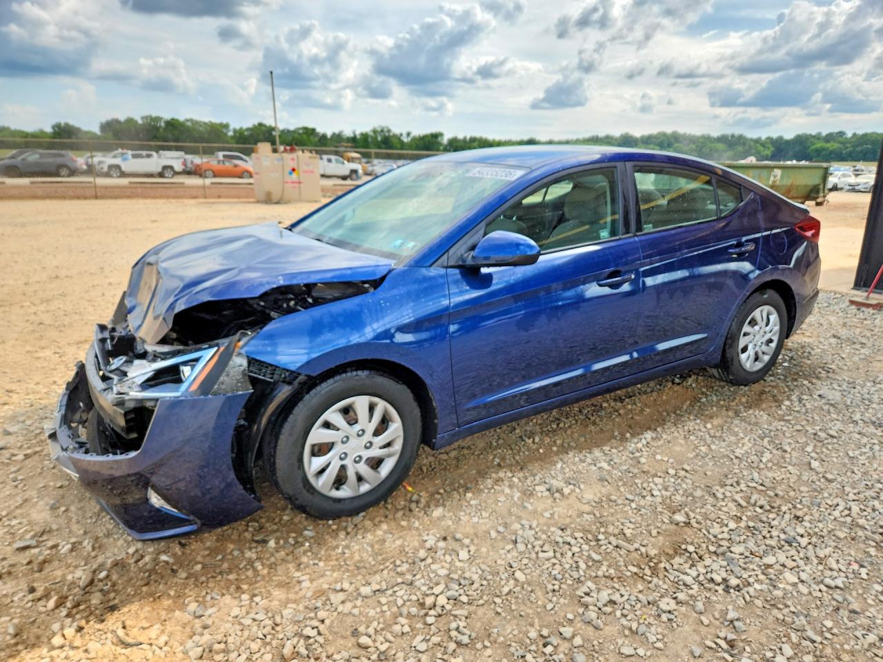 Salvage Hyundai ELANTRA Image