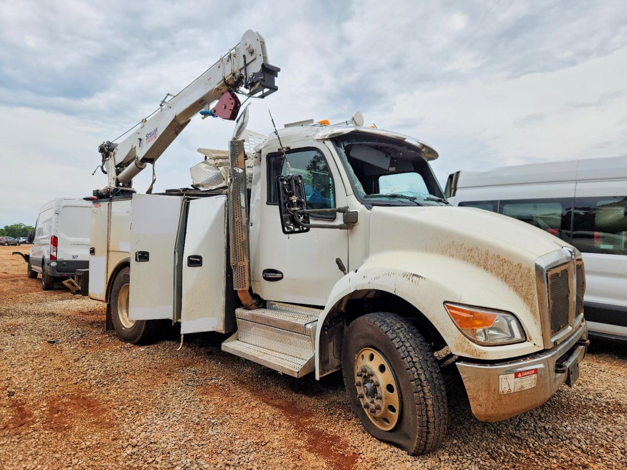 Salvage Kenworth Construction Image