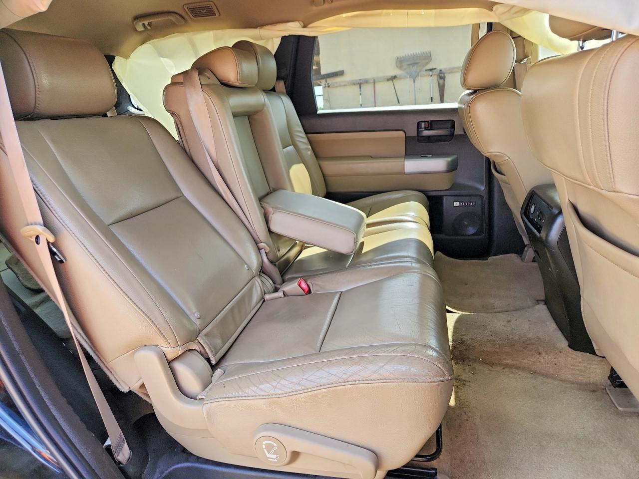 Toyota Sequoia Sr5