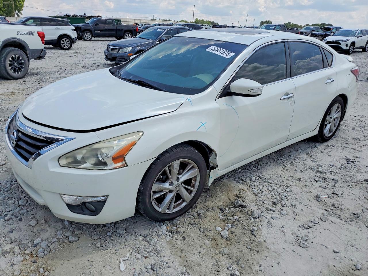 Salvage Nissan Altima Image