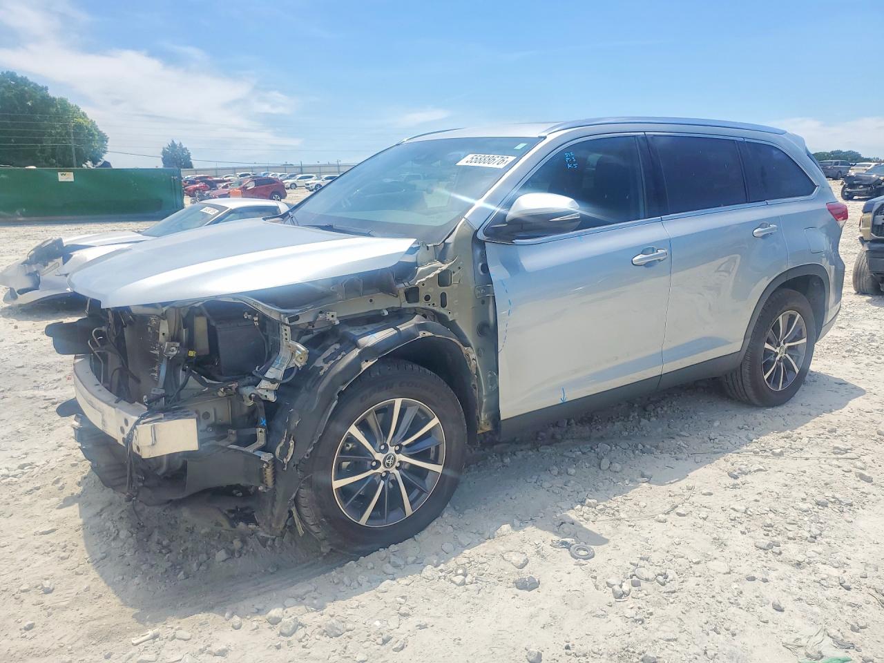 Salvage Toyota Highlander Image