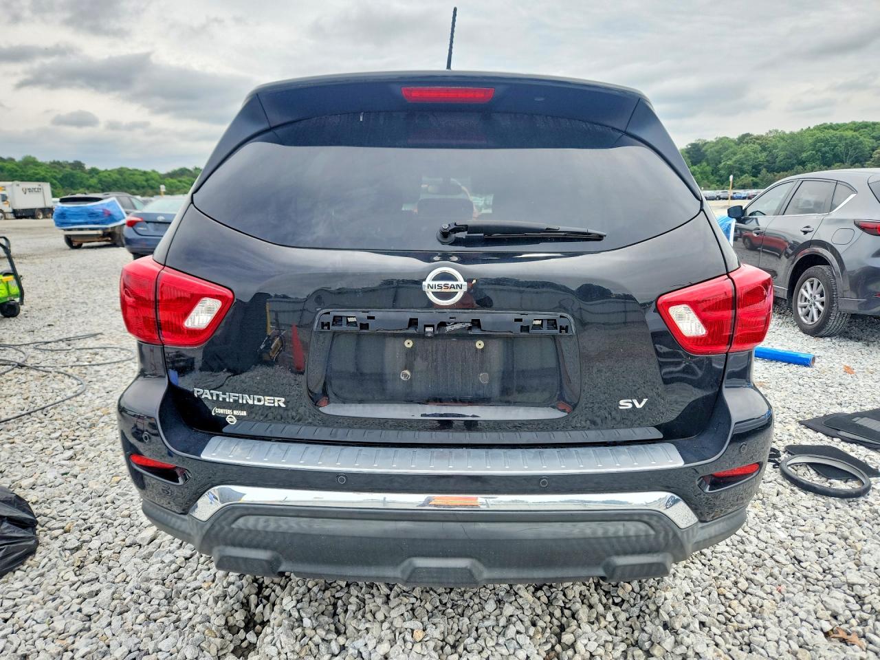 Nissan Pathfinder Sv