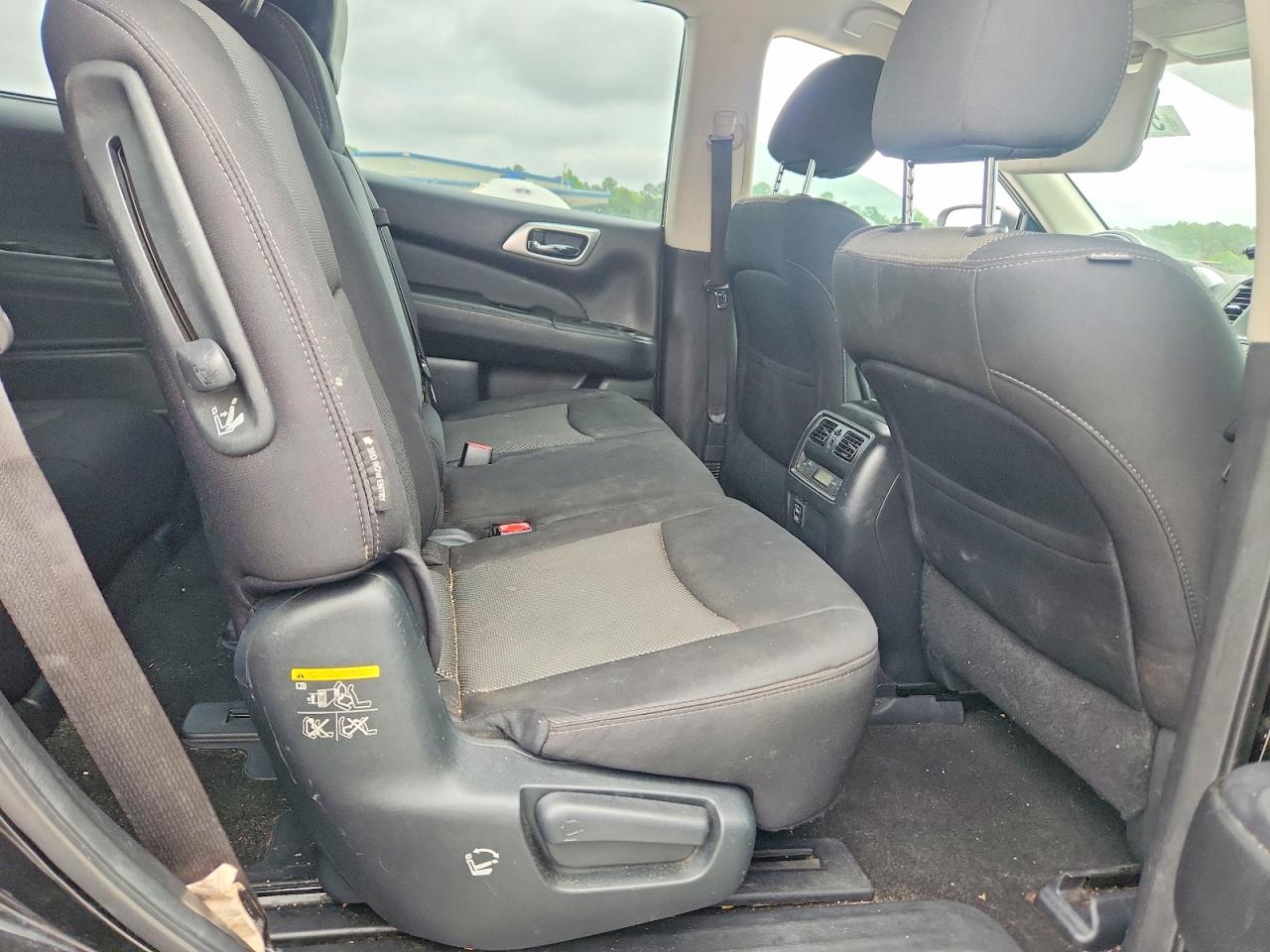 Nissan Pathfinder Sv