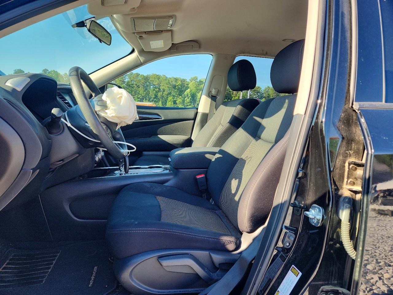 Nissan Pathfinder S
