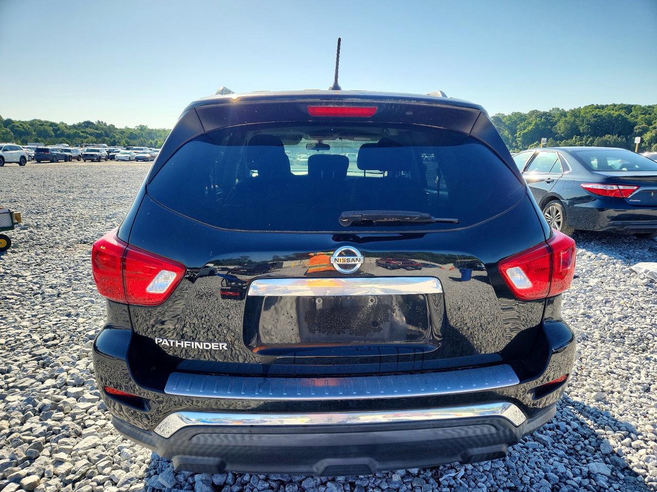 Nissan Pathfinder S
