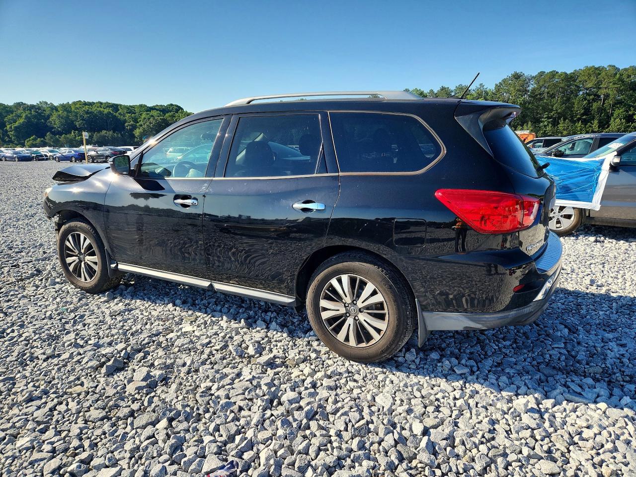 Nissan Pathfinder S