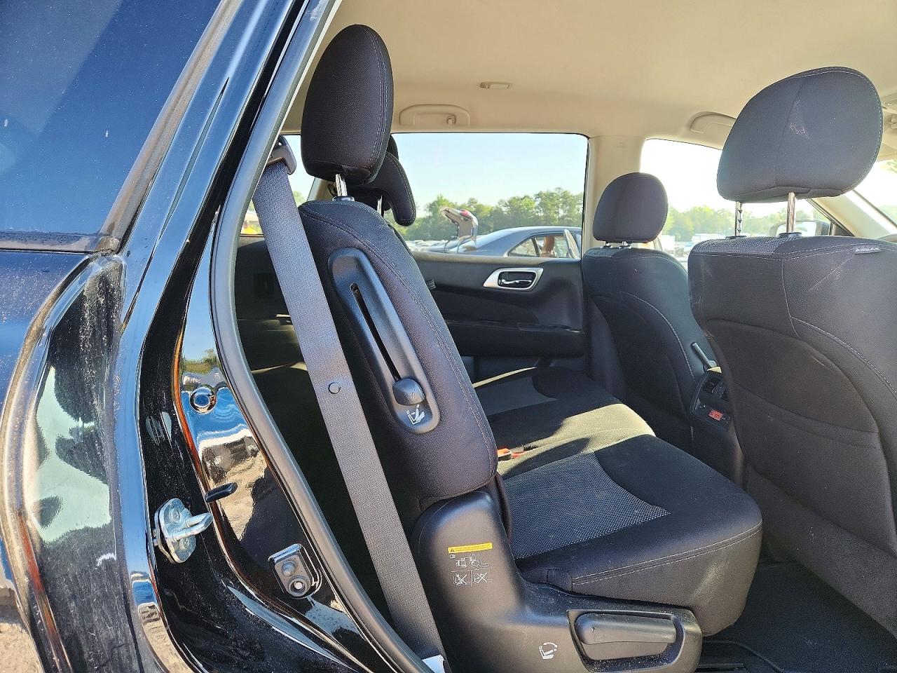 Nissan Pathfinder S
