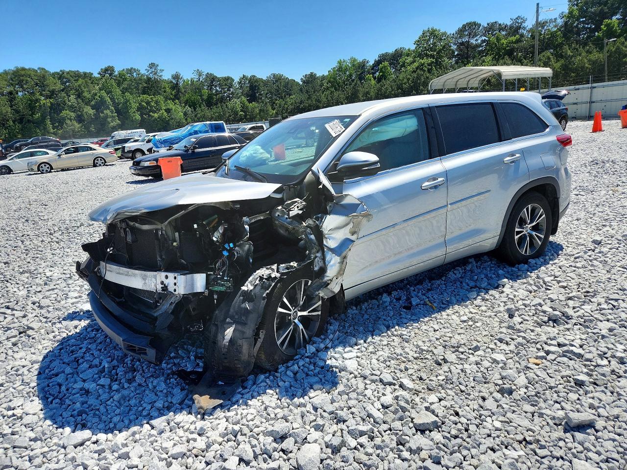 Salvage Toyota Highlander Image