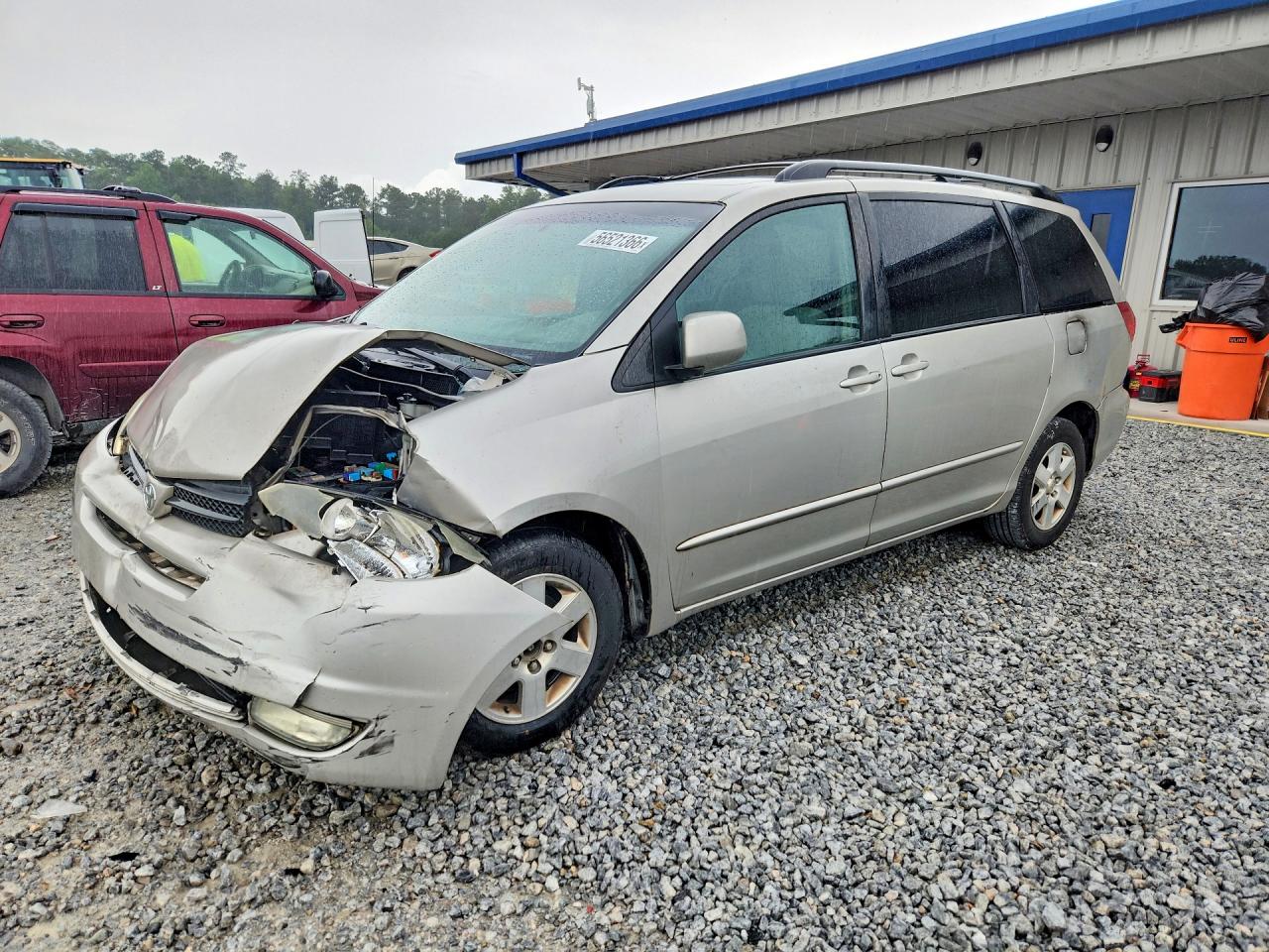 Salvage Toyota Sienna Image