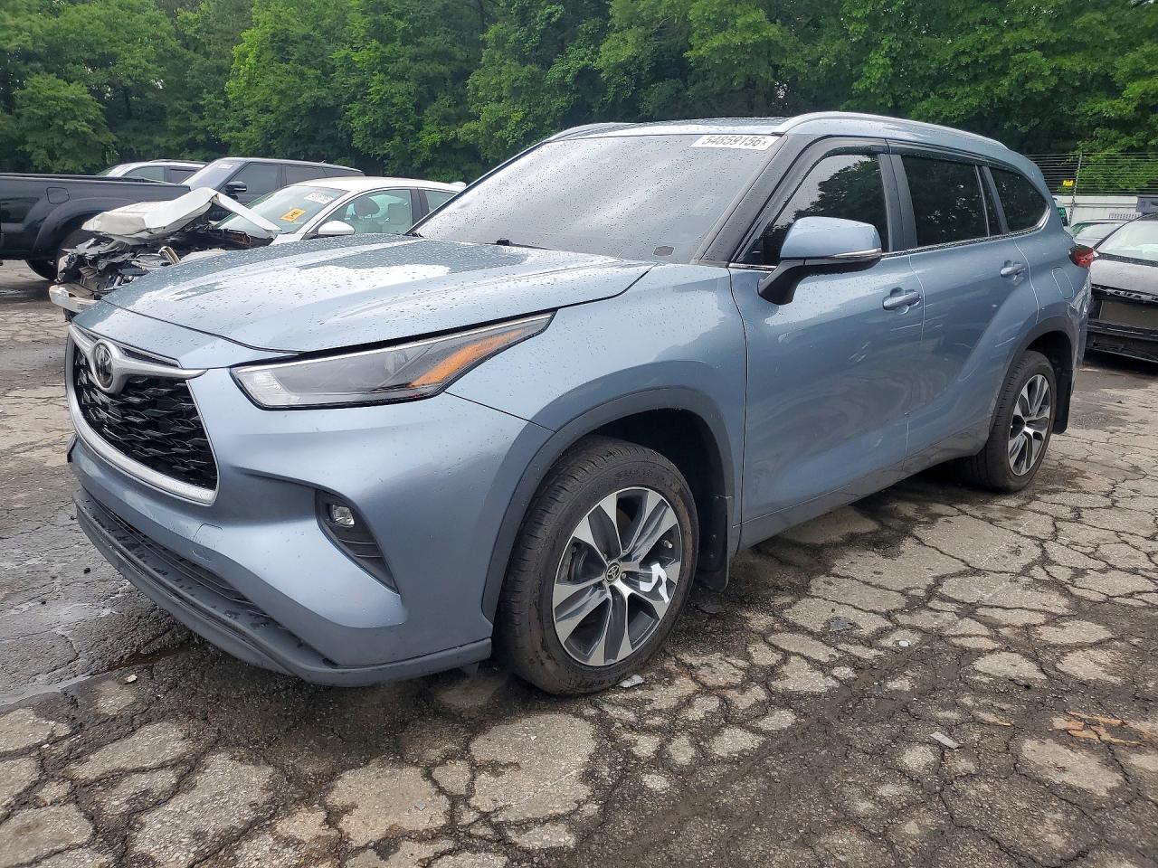 Salvage Toyota Highlander Image